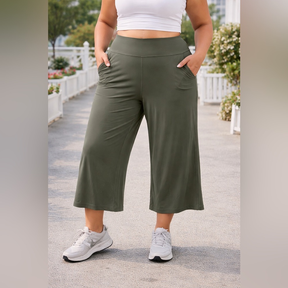 lululemon athletica Olive Green Wide-Leg Capris